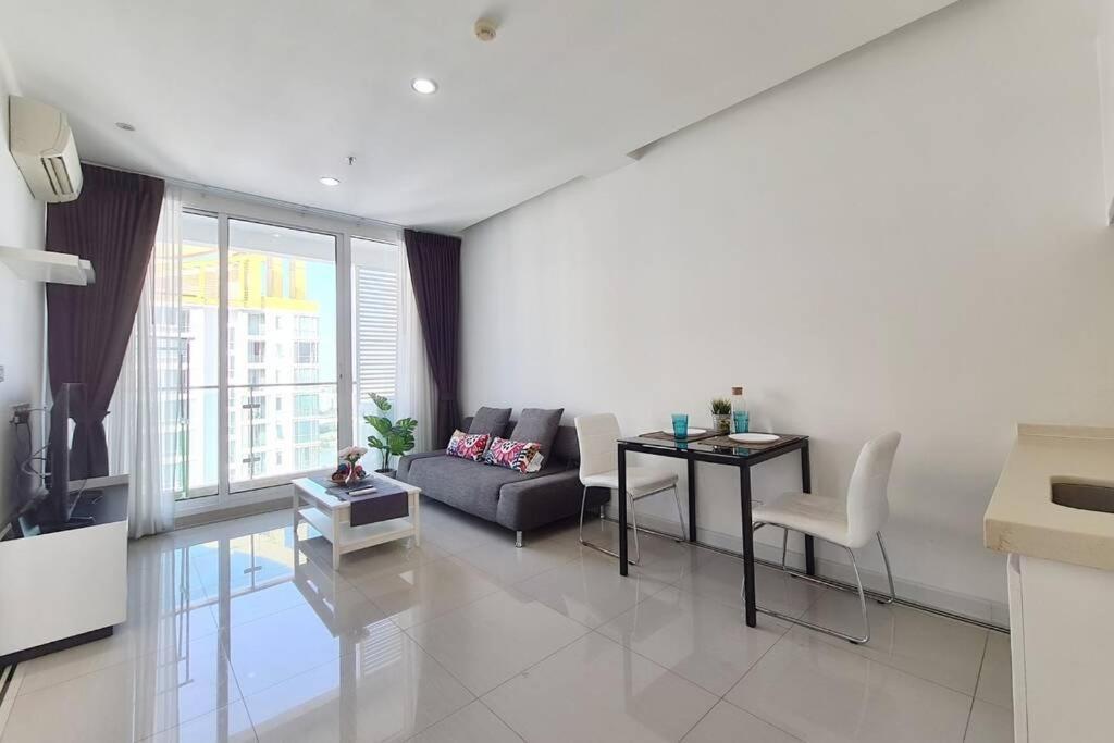The Cloud Sky Rama9 : 1br Wifi Pool Rca Apartment *