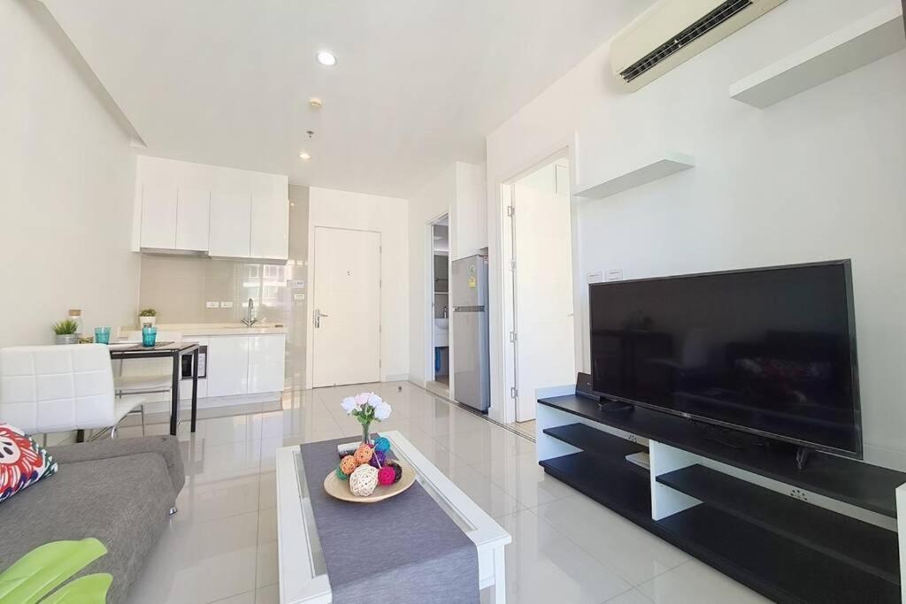 The Cloud Sky Rama9 : 1br Wifi Pool Rca Apartment *