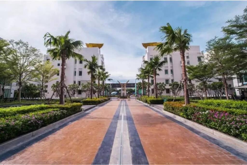 The Cloud Sky Rama9 : 1br Wifi Pool Rca Apartment