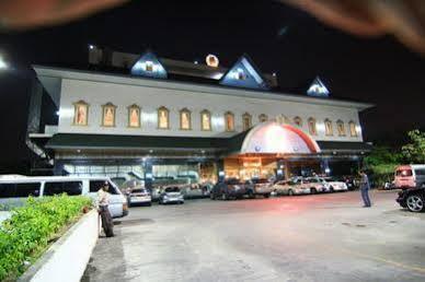 13 Coins Airport Ngam Wong Wan - Domestic Hotell Bangkok