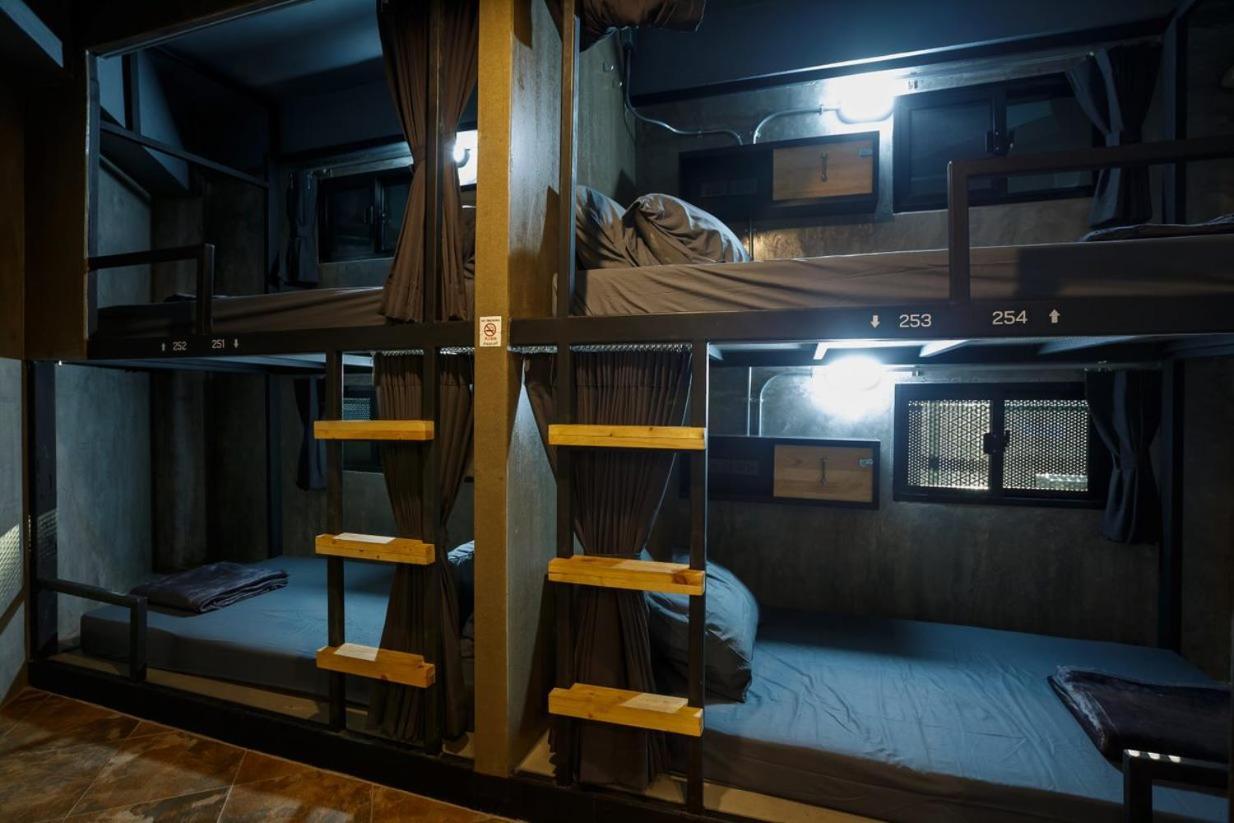 Episode 11 Hostel *