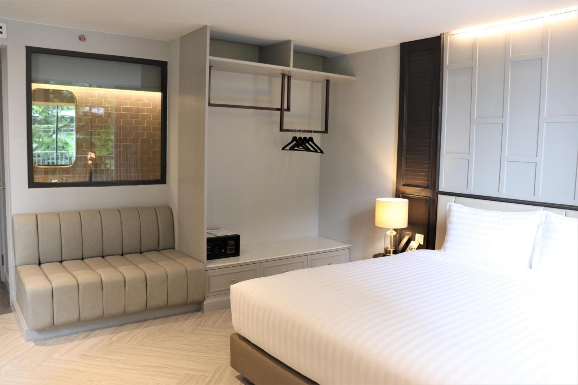 The Quarter Ploenchit By Uhg *