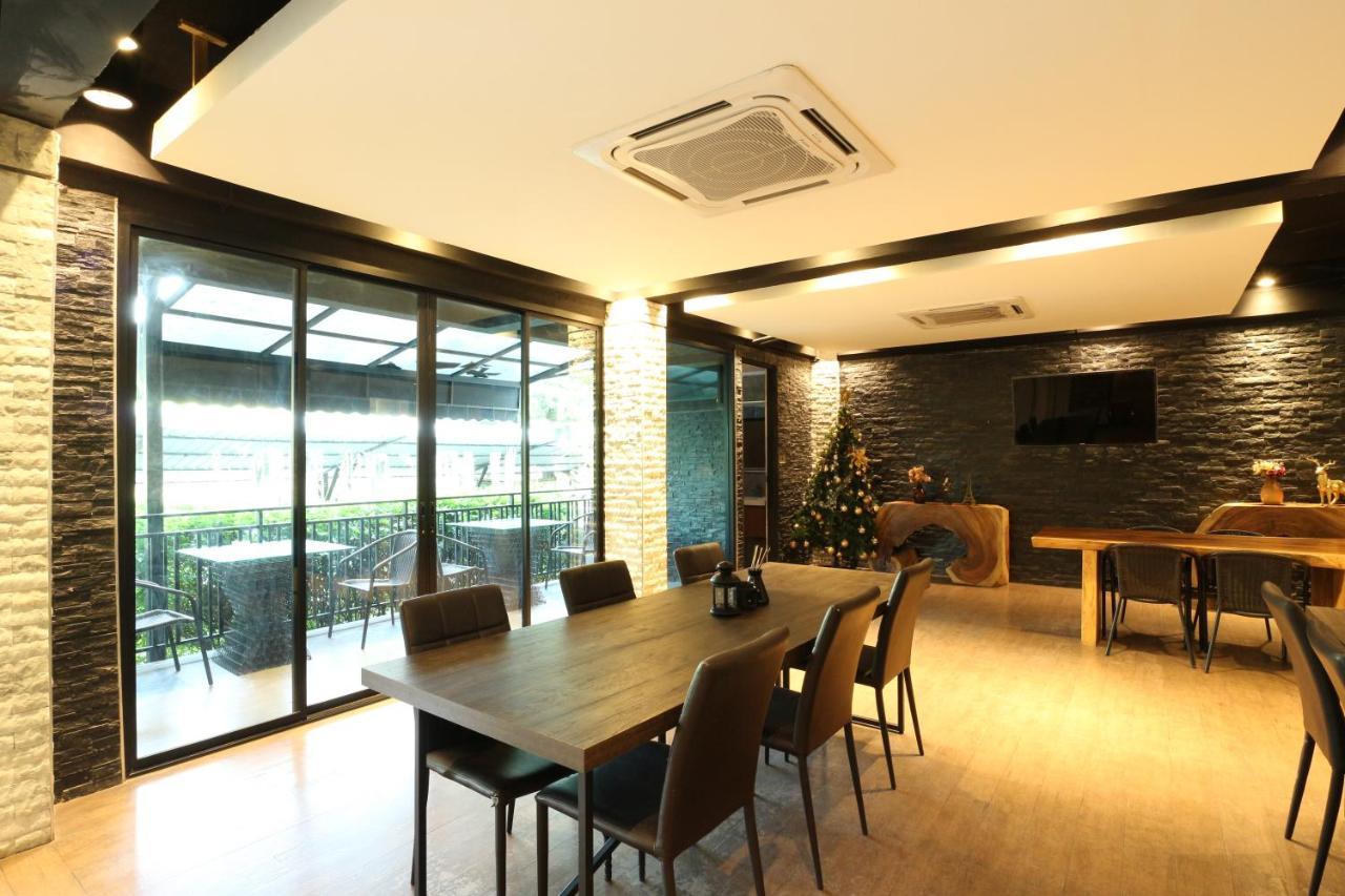 Hotel Htel 2*