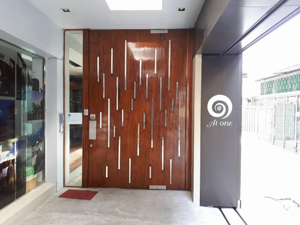 Hotel At One Hualampong