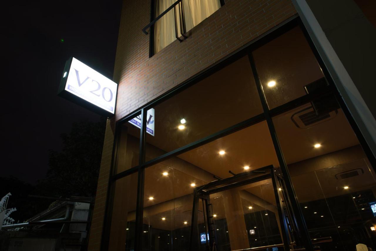 V20 Boutique Jacuzzi Hotel 4*