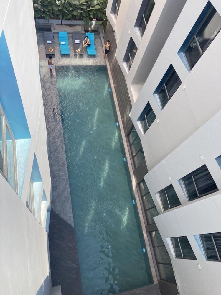 The Quarter Silom By Uhg Hotel