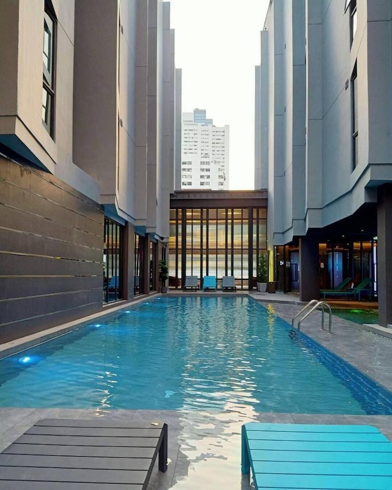 The Quarter Silom By Uhg 4*