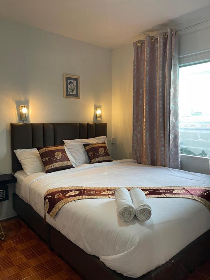 Acozyposhtel Khách sạn 4*