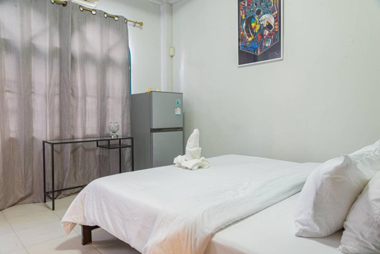 Asok Montri Hostel *