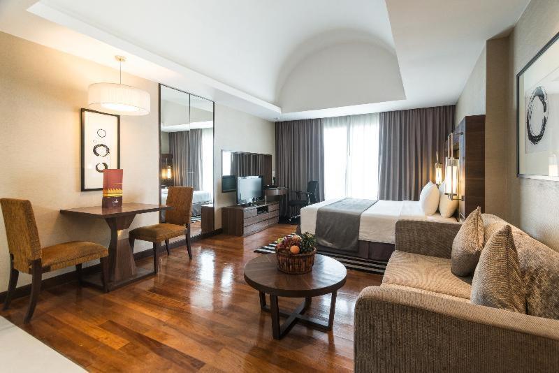 Novotel Living Sukhumvit Legacy Hotel 4*
