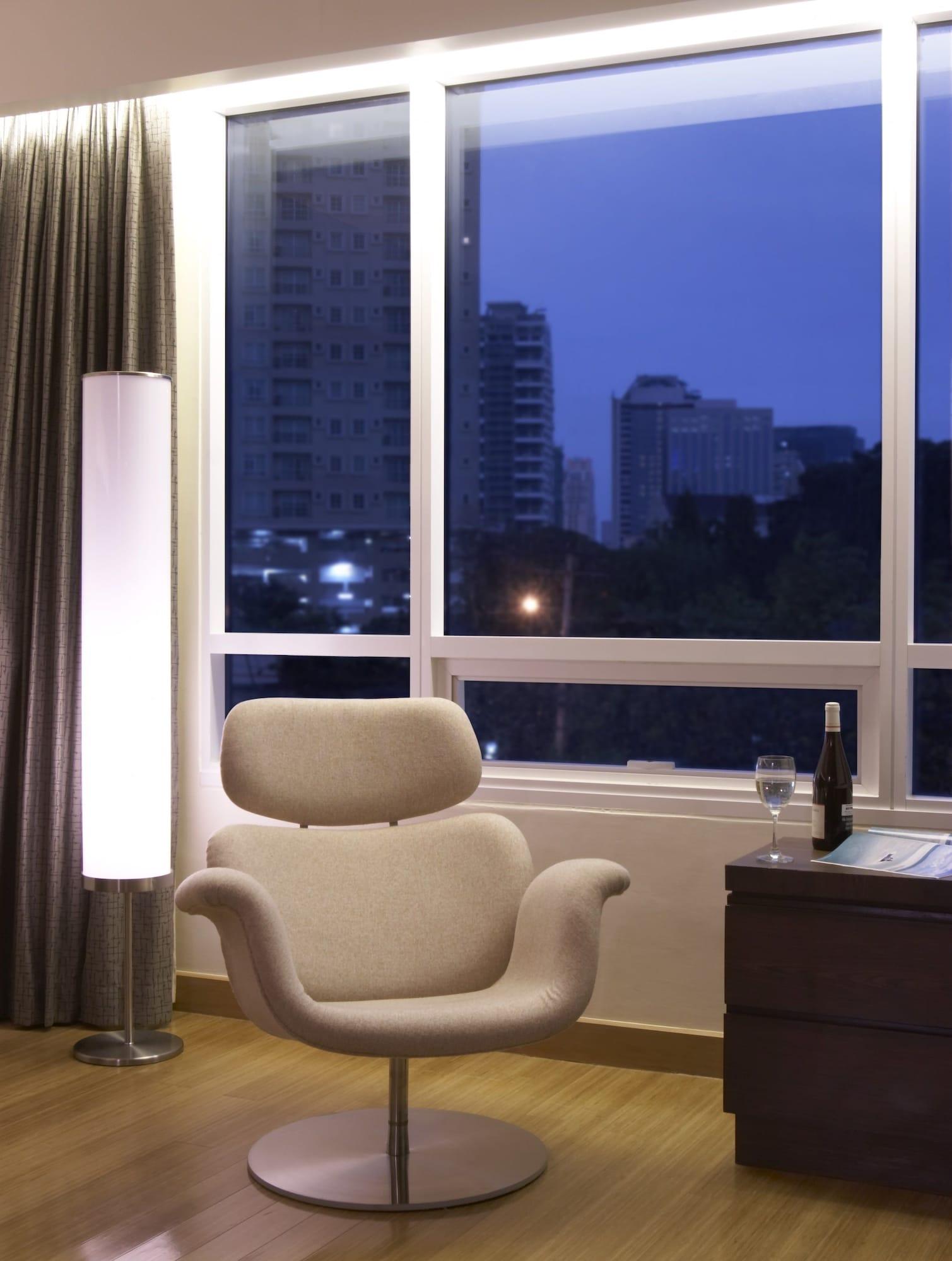 Nh Asoke Hotel 4*