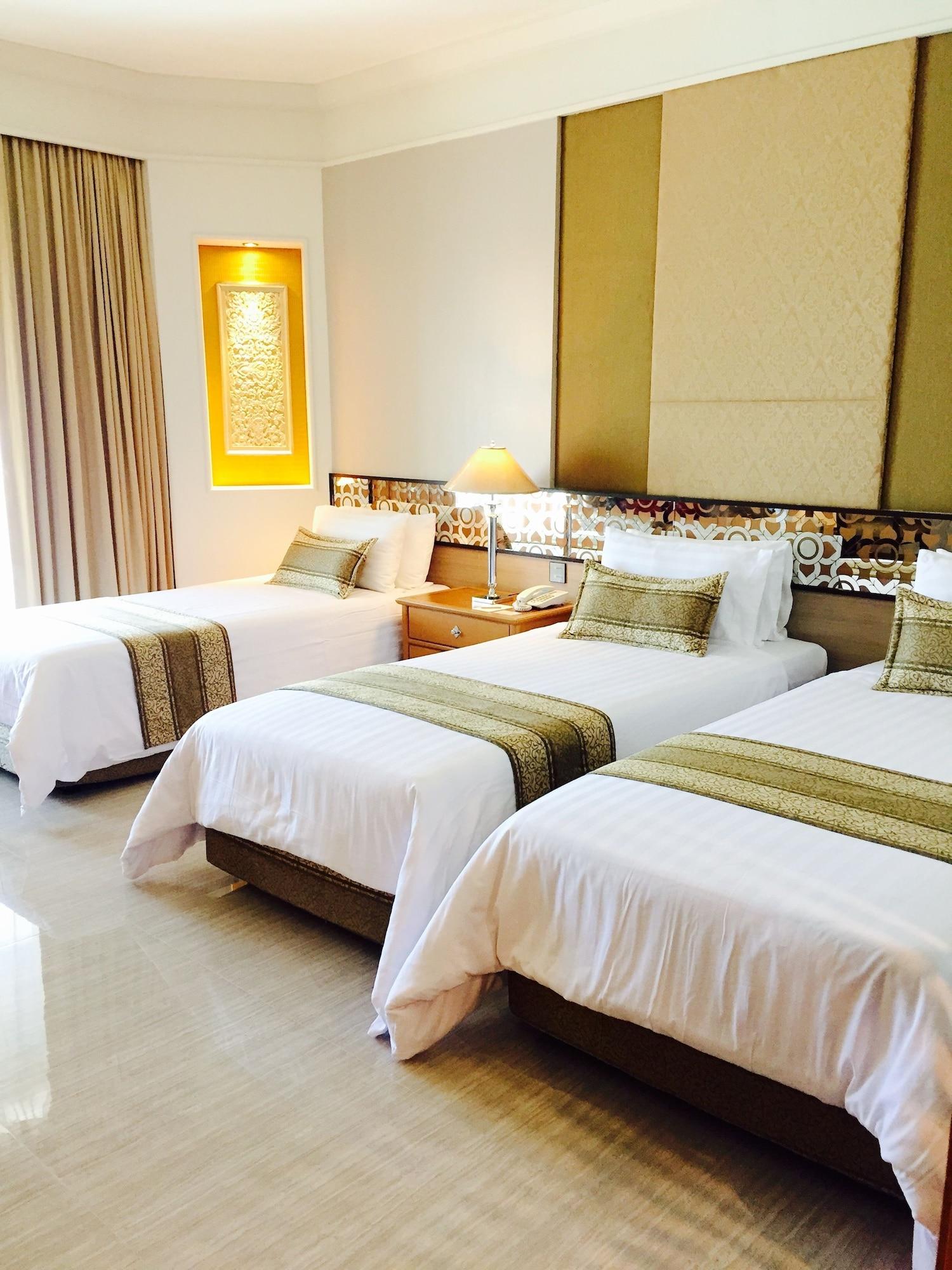 Indra Regent Hotel 4*