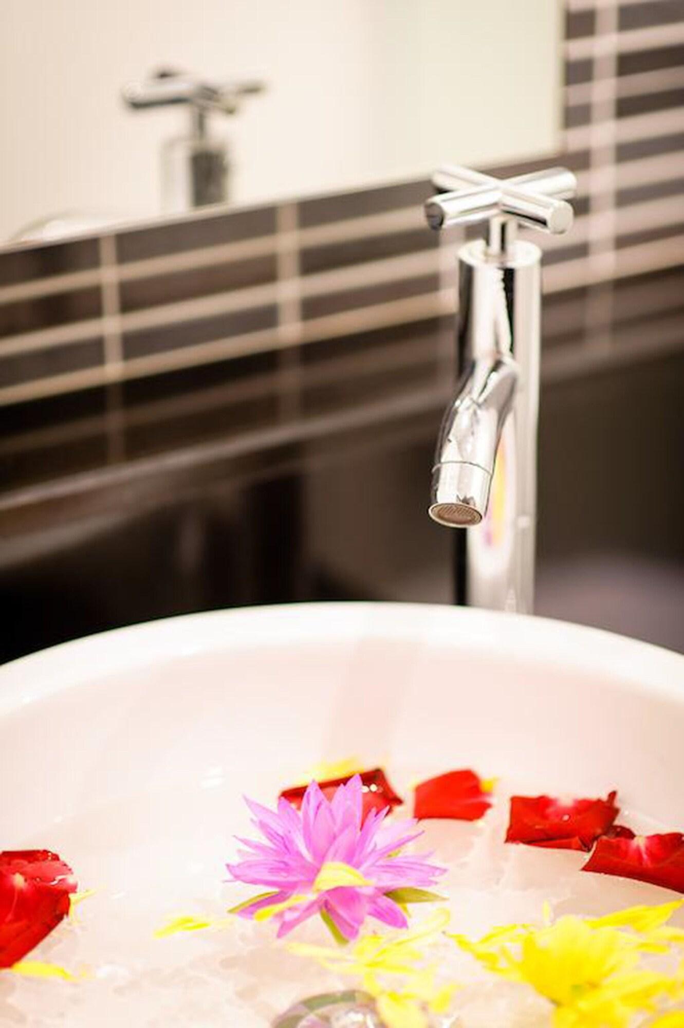 Tara Place Khách sạn Bangkok