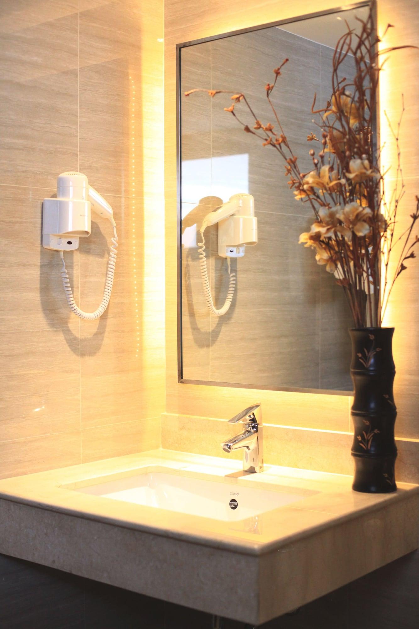 Chateau De Sukhumvit Apartahotel