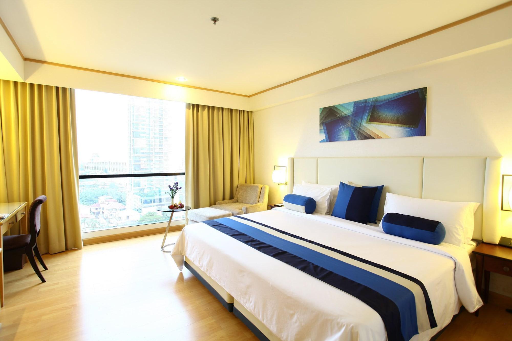 Khách sạn The Four Wings 4*