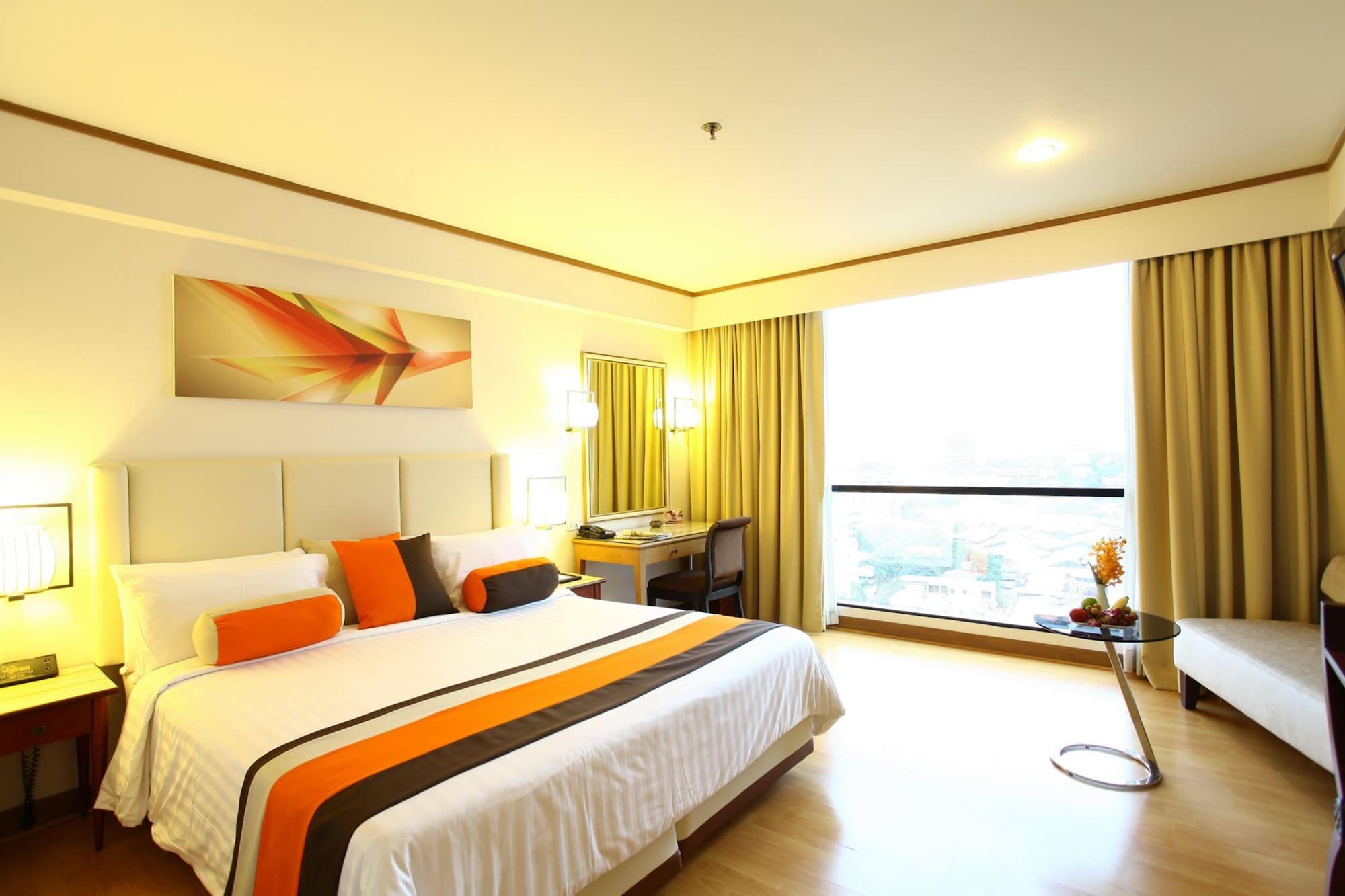Khách sạn The Four Wings 4*