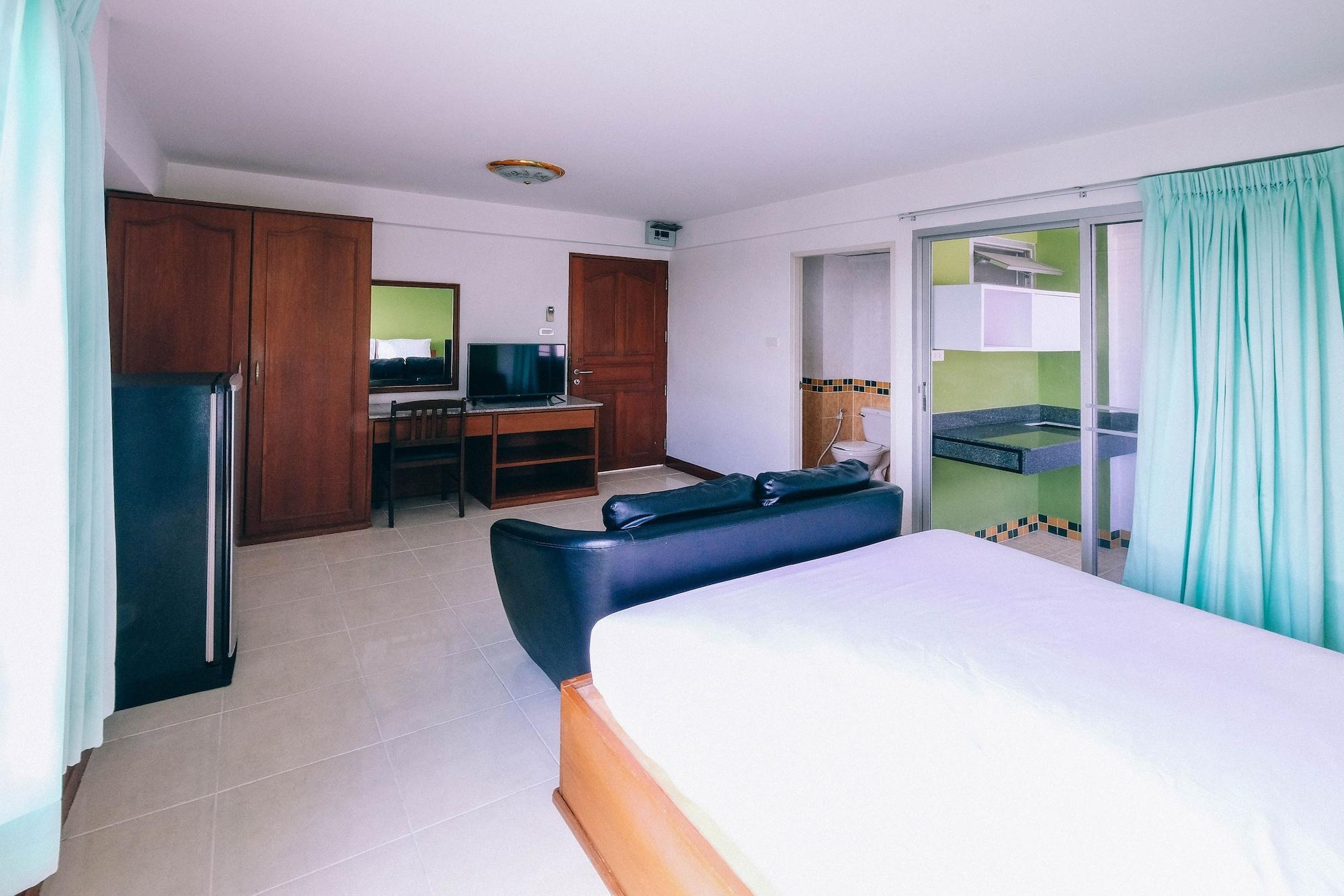Golden House @ On-nut Station Motel 2*