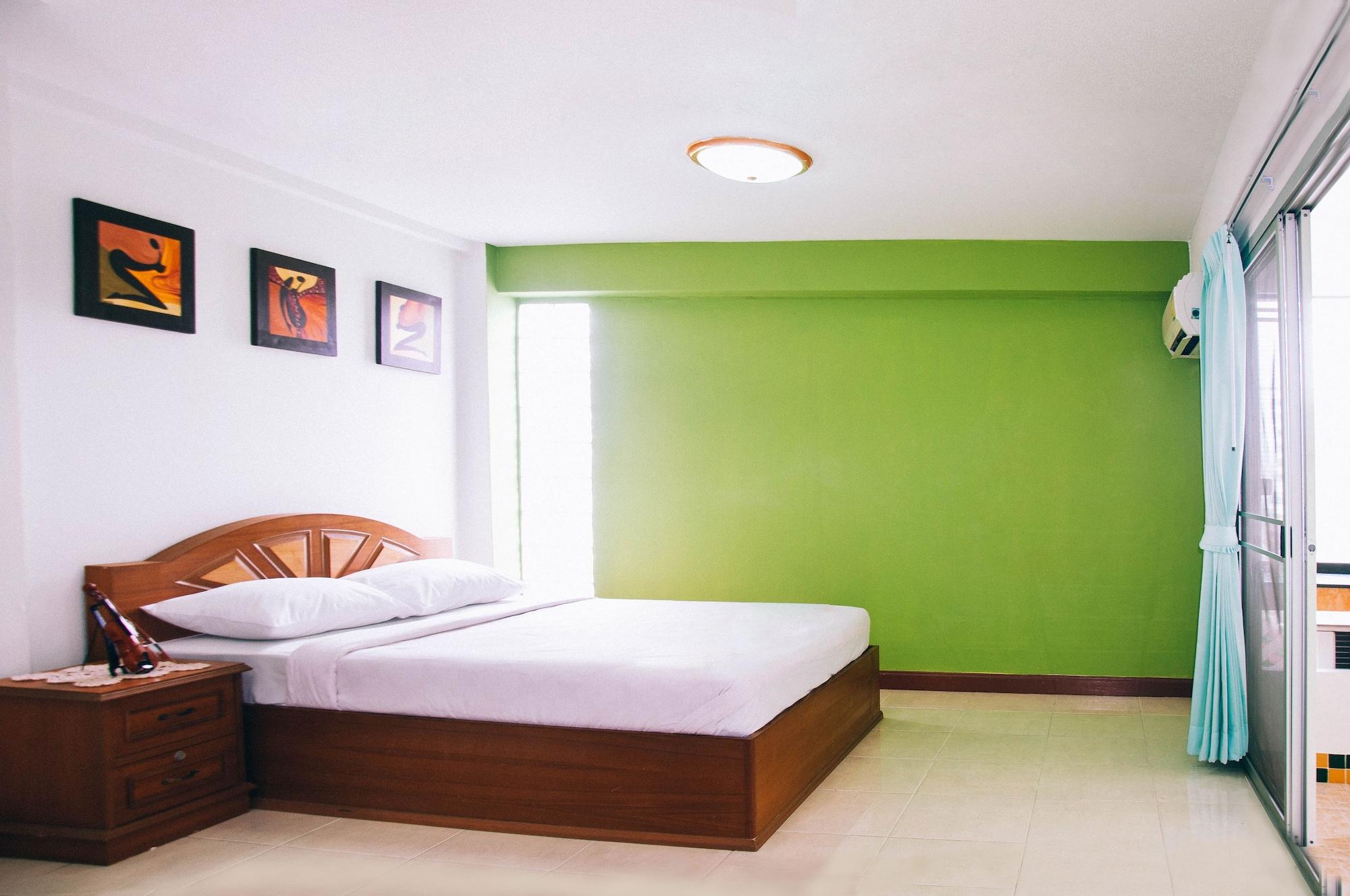 Golden House @ On-nut Station Motel Bangkok