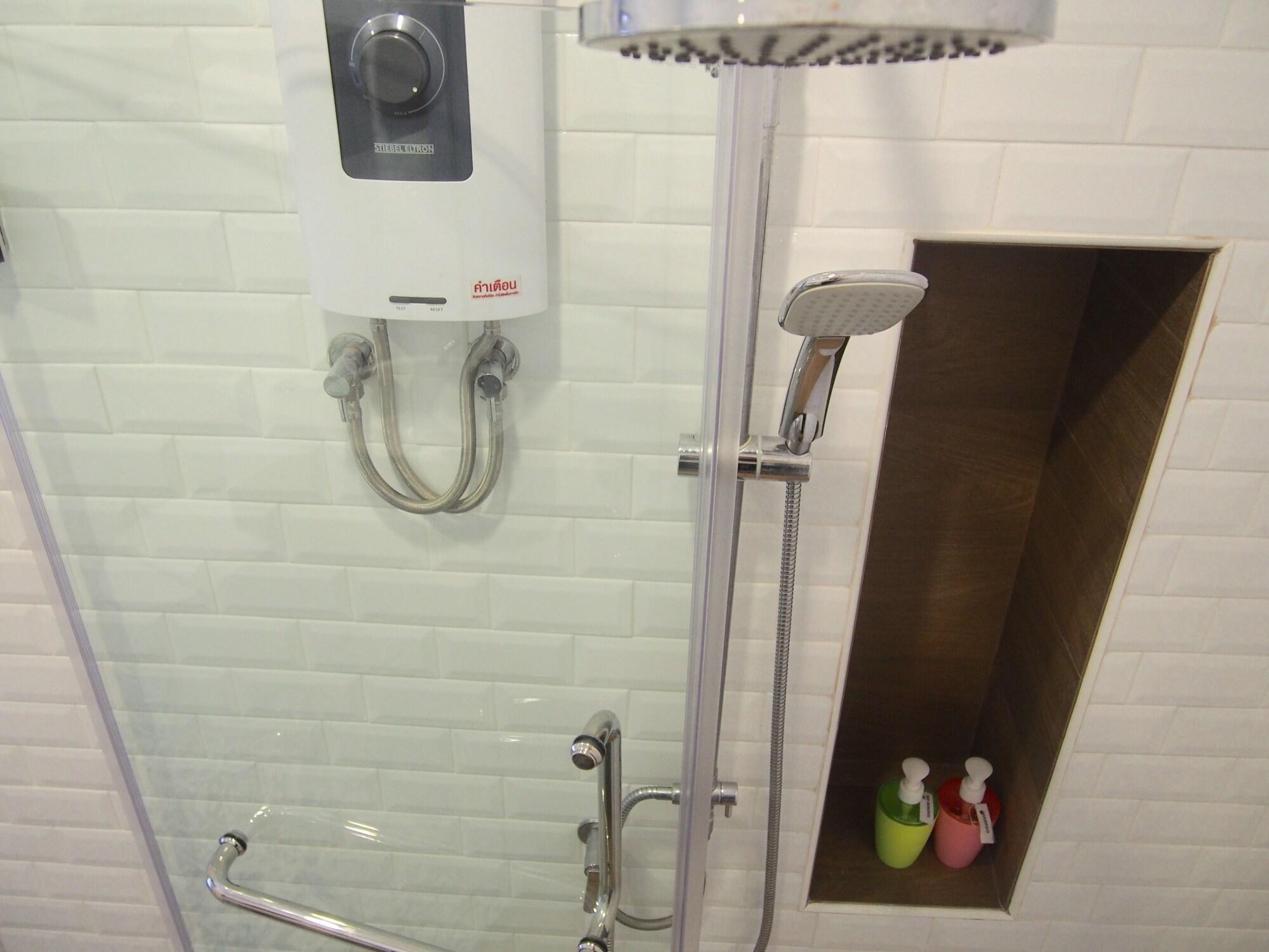Hotel Retroasis 3*