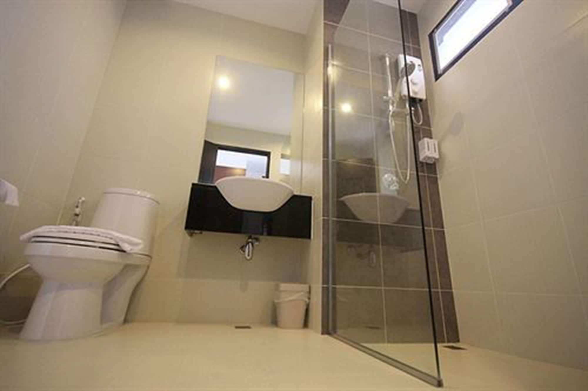 Hotel Bs Premier Airport 3*