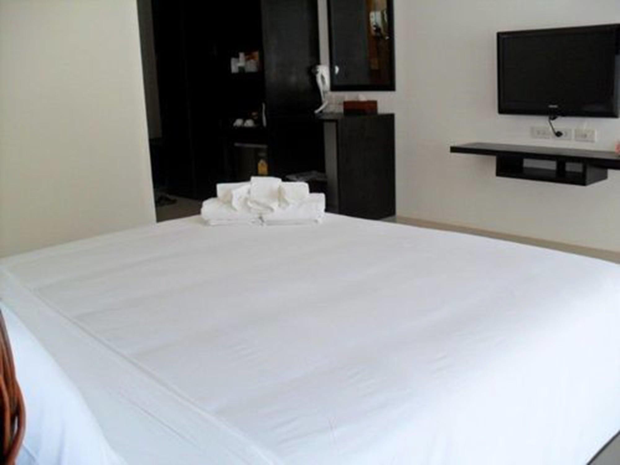 Hotel Bs Premier Airport 3*