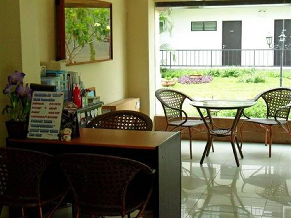 Bs Premier Airport Hotel 3*