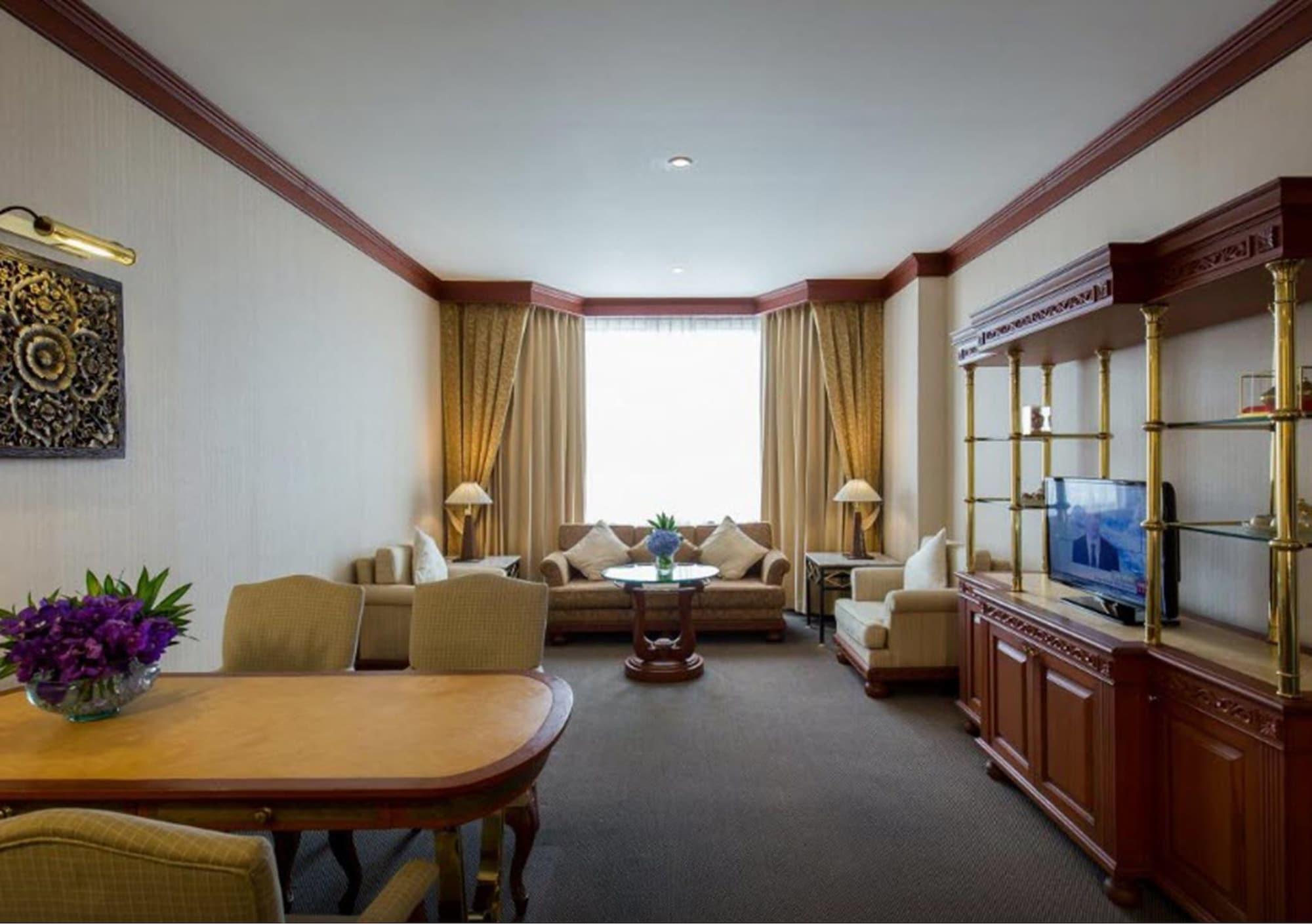 Ramada By Wyndham Chaophya Park Hotel Bangkok