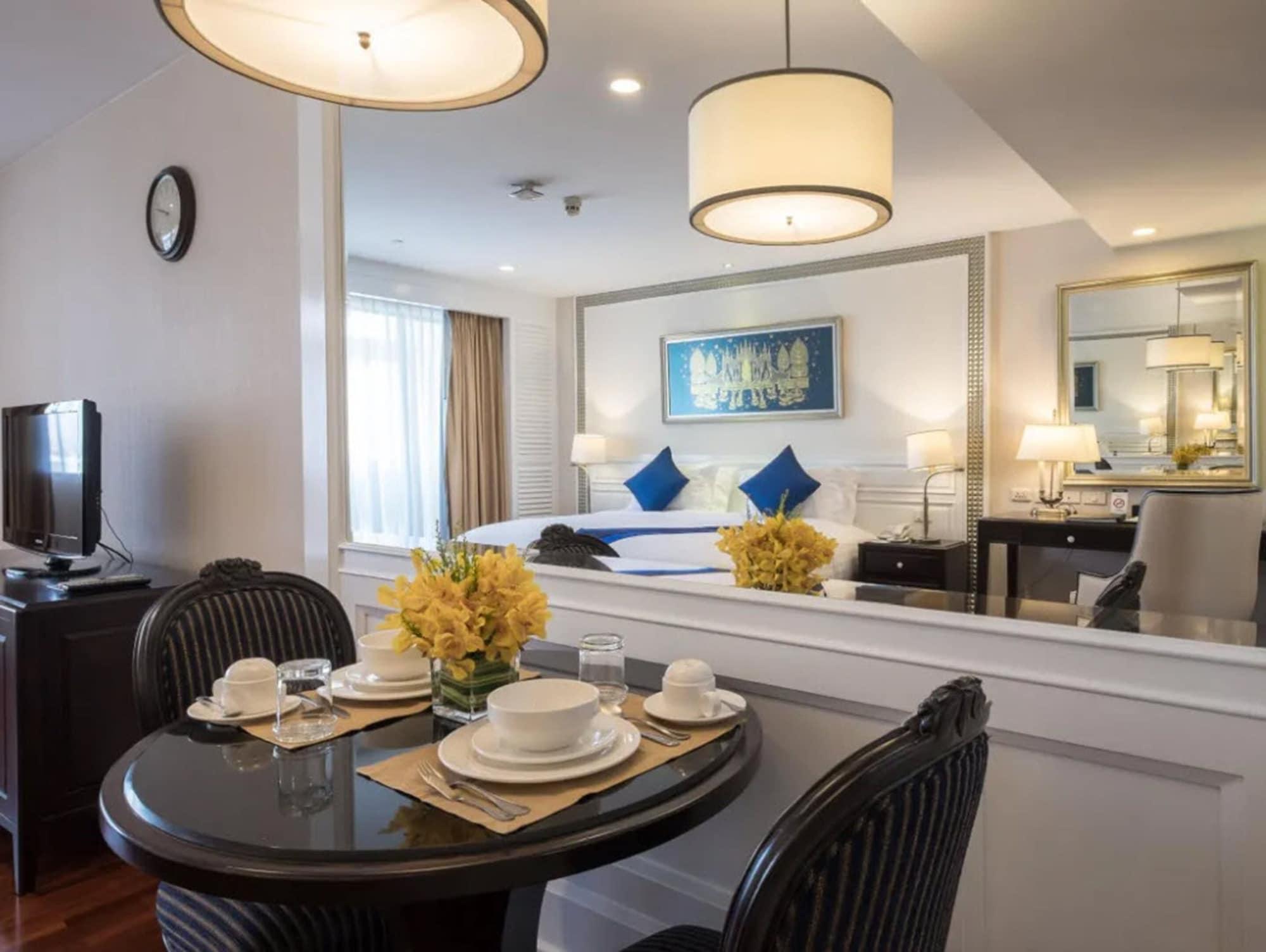 Centre Point Plus Hotel Silom - Newly Renovated 4* Bangkok