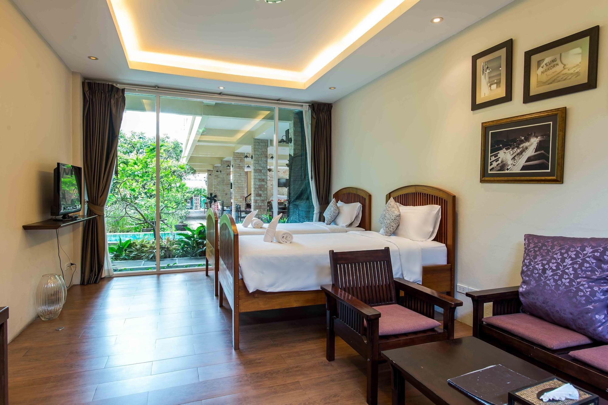 Hotel Feung Nakorn Balcony Rooms&cafe