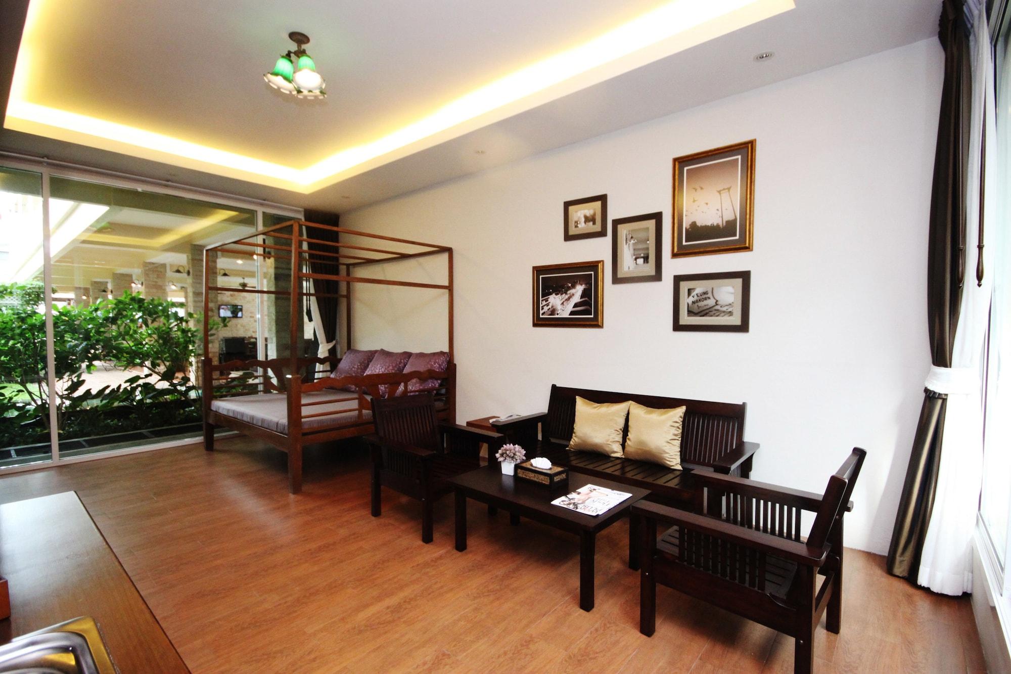 Feung Nakorn Balcony Rooms&cafe 3*