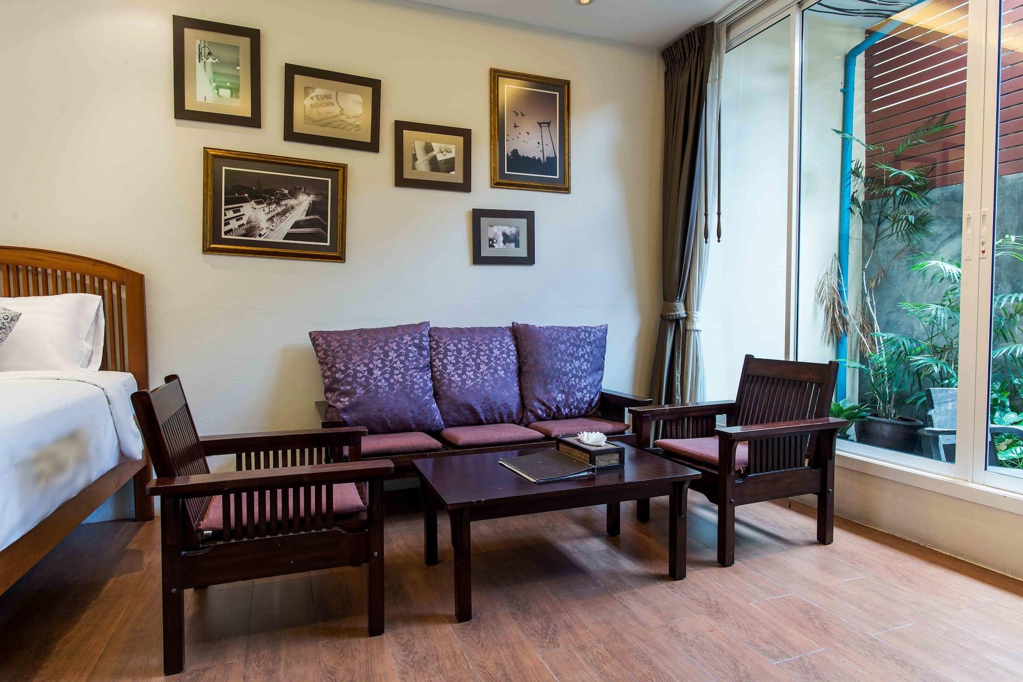 Feung Nakorn Balcony Rooms&cafe Hotel 3*