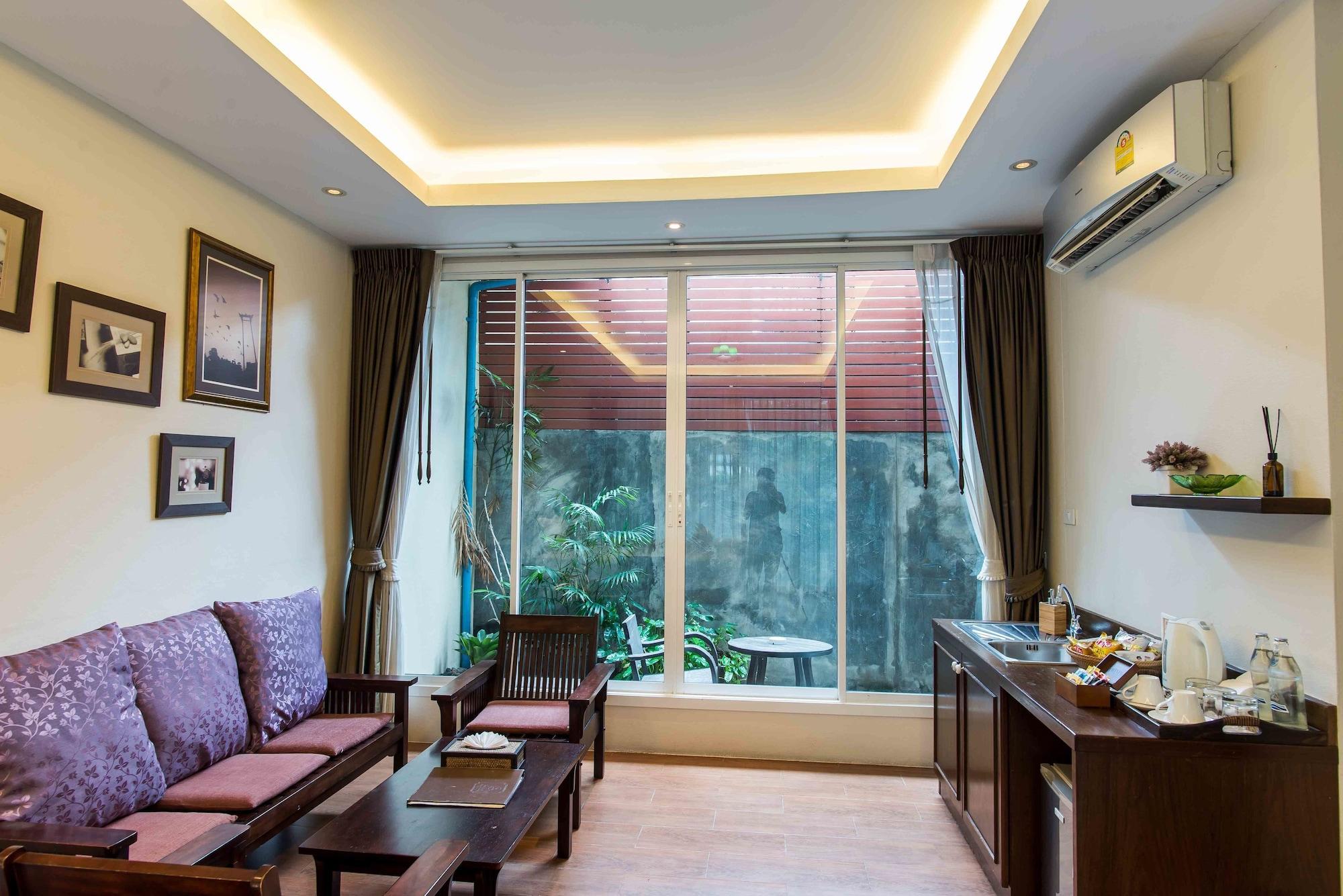 Feung Nakorn Balcony Rooms&cafe 3*