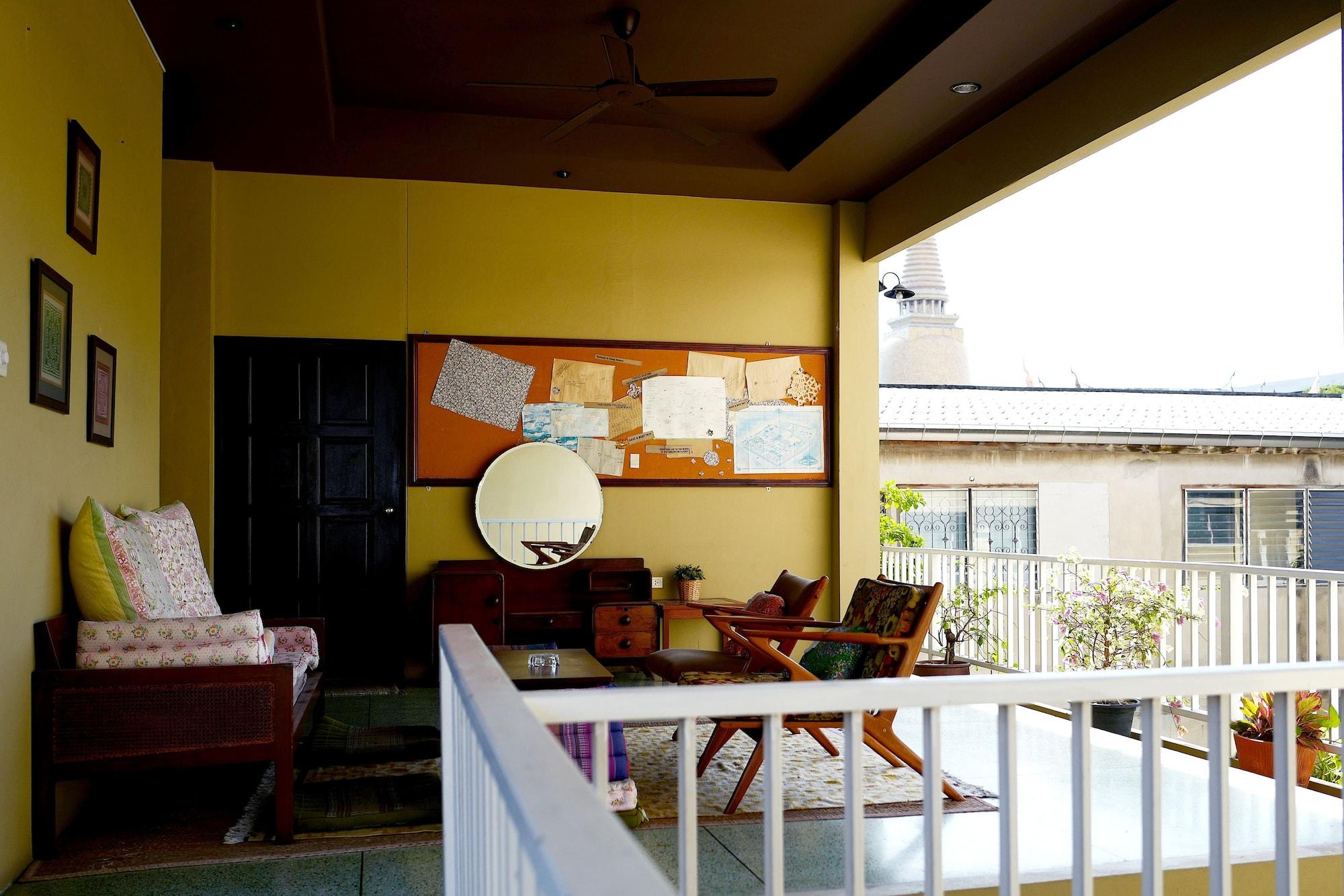 Feung Nakorn Balcony Rooms&cafe 3*