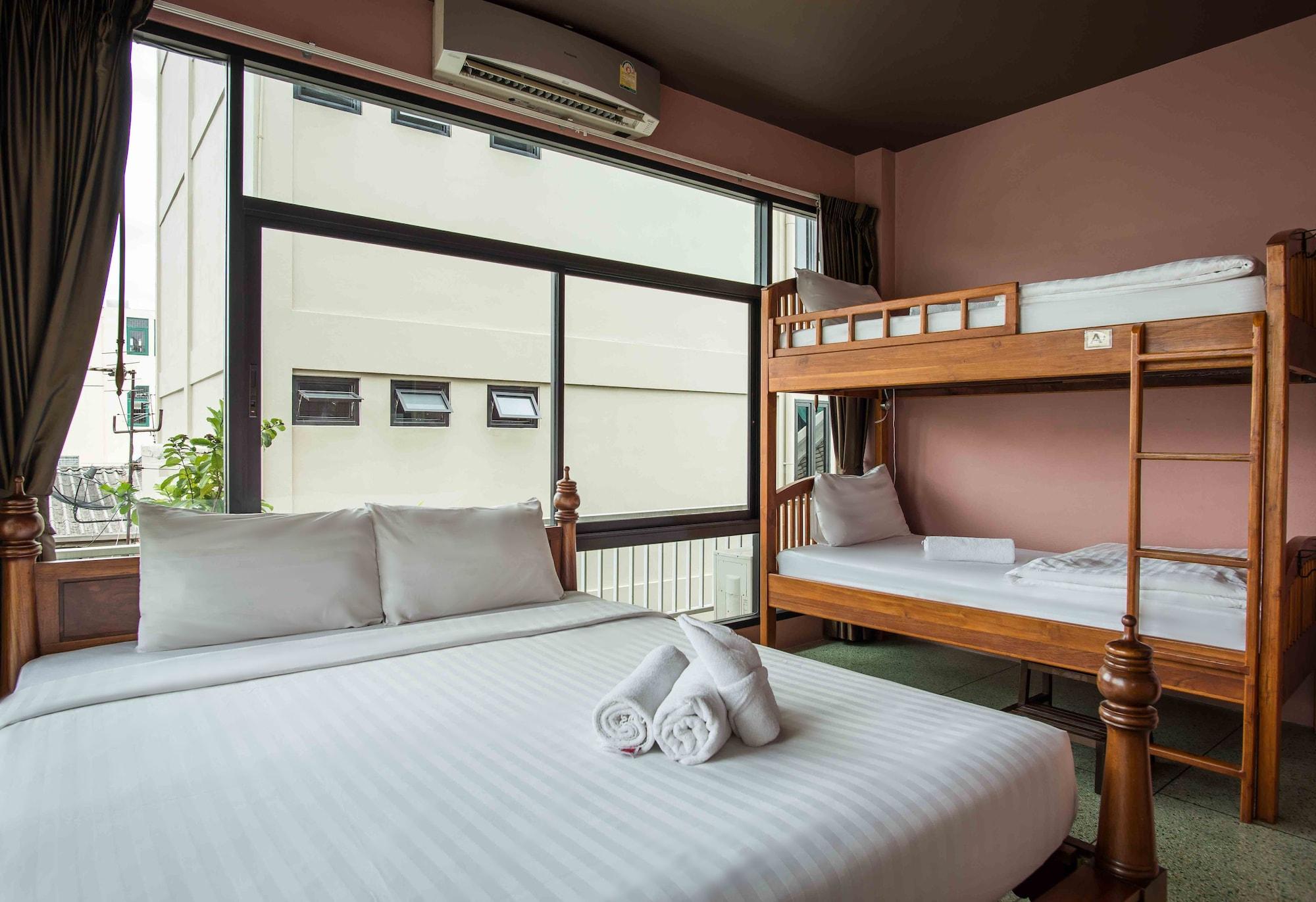 Feung Nakorn Balcony Rooms&cafe Bangkok