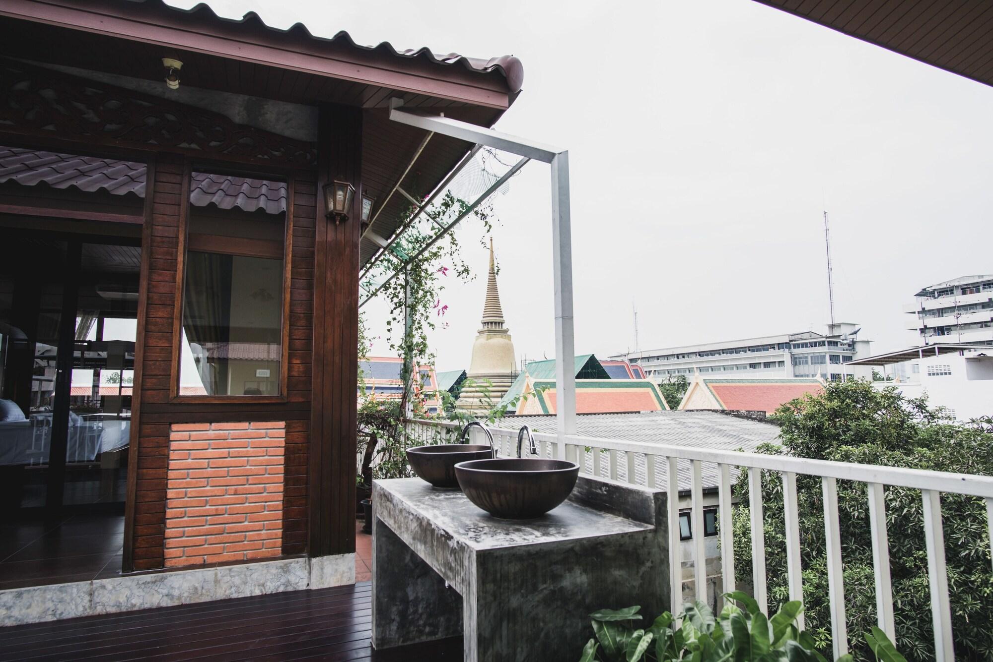 Feung Nakorn Balcony Rooms&cafe 3*