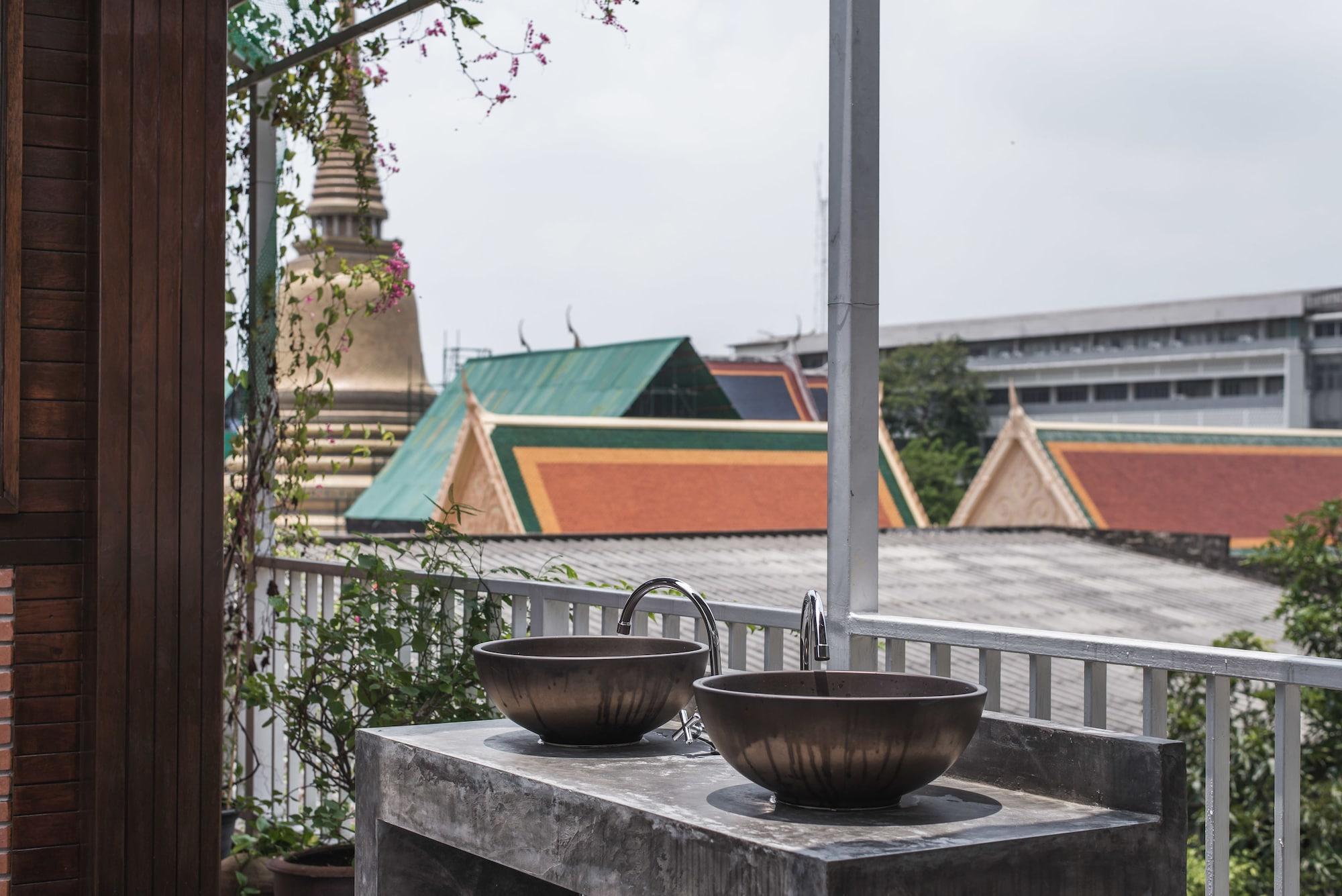 Hotel Feung Nakorn Balcony Rooms&cafe 3*