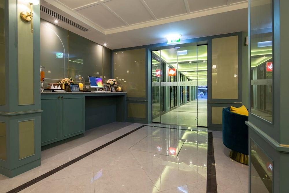 The Mulberry Khaosan Road Hotel