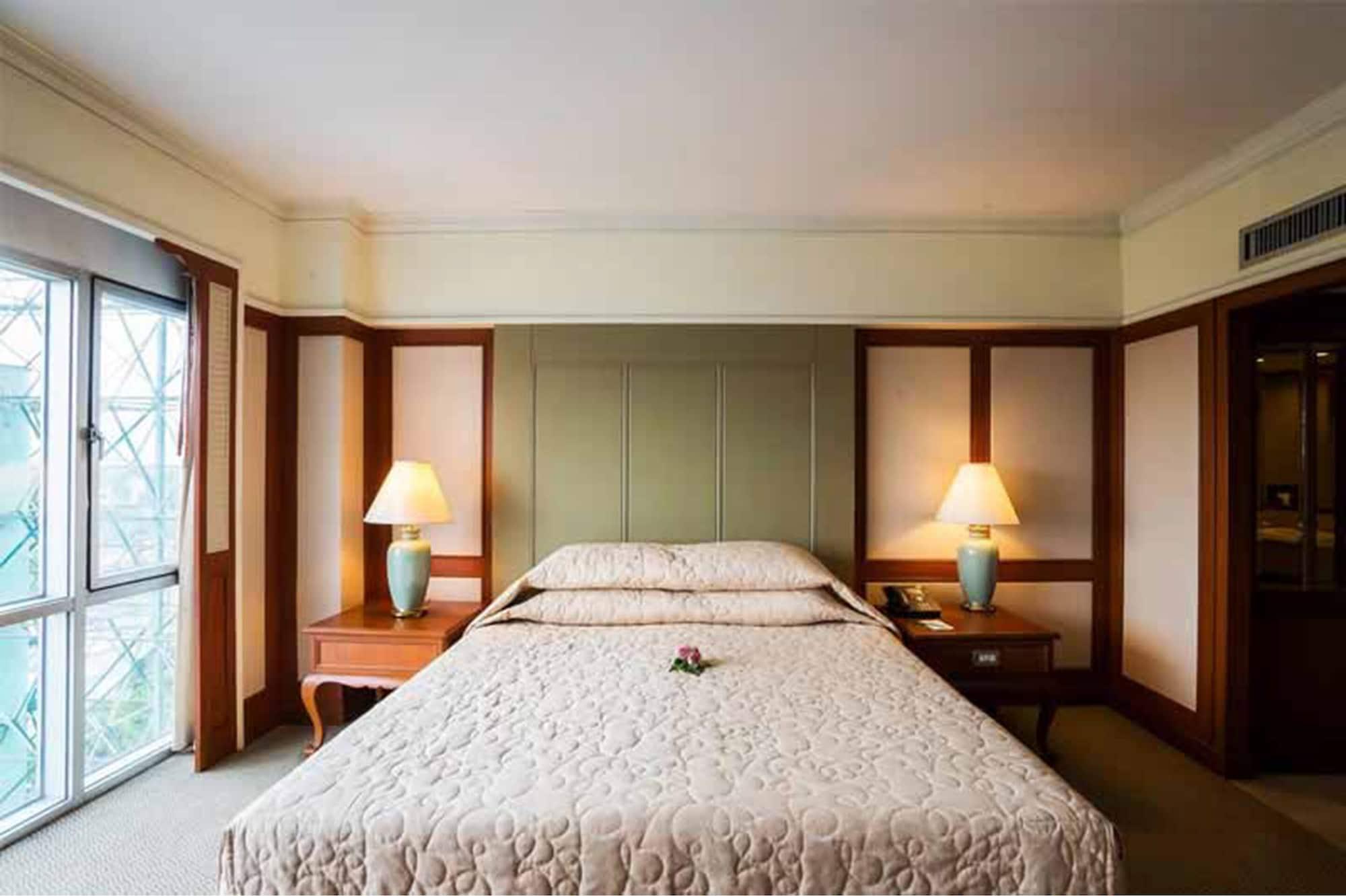 Palace Khách sạn 5*