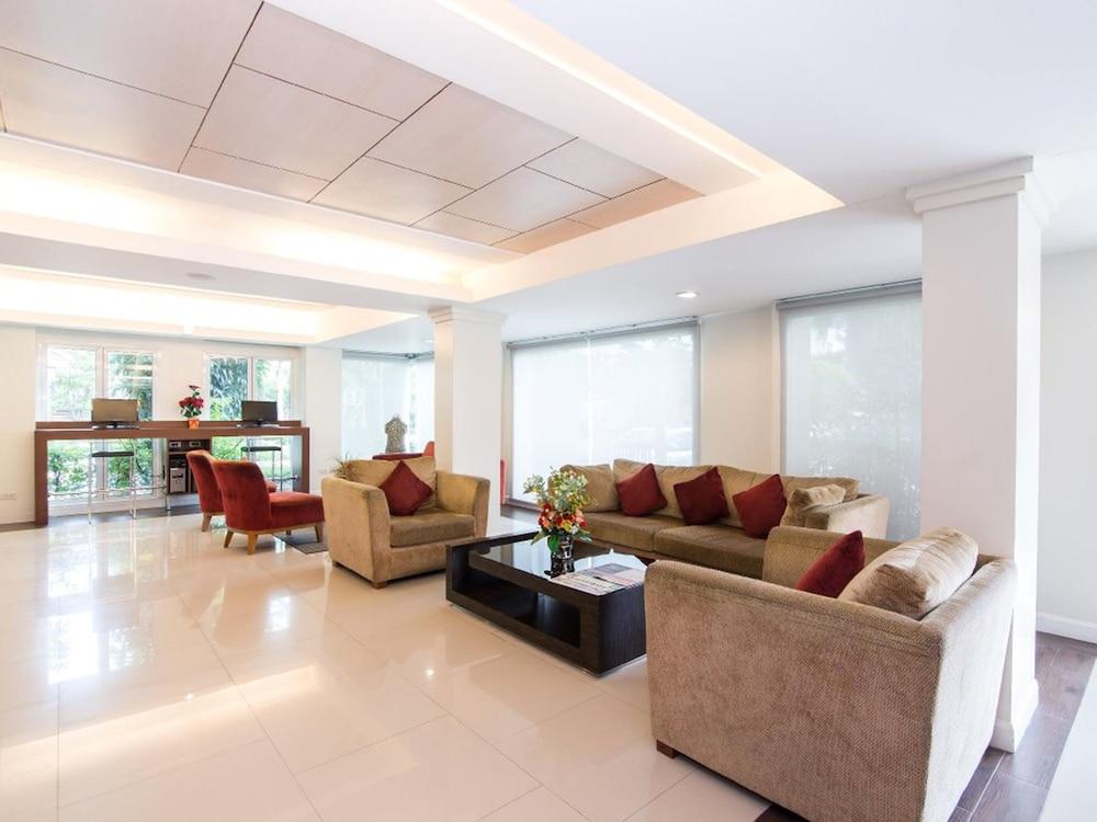 Avion Hotel