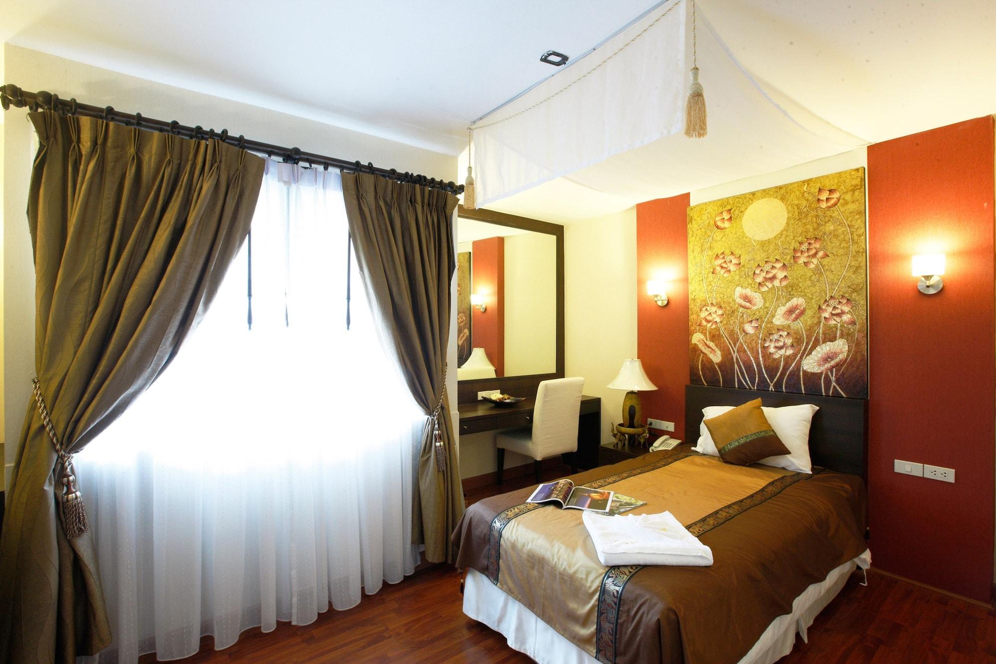 Mirth Sathorn Khách sạn