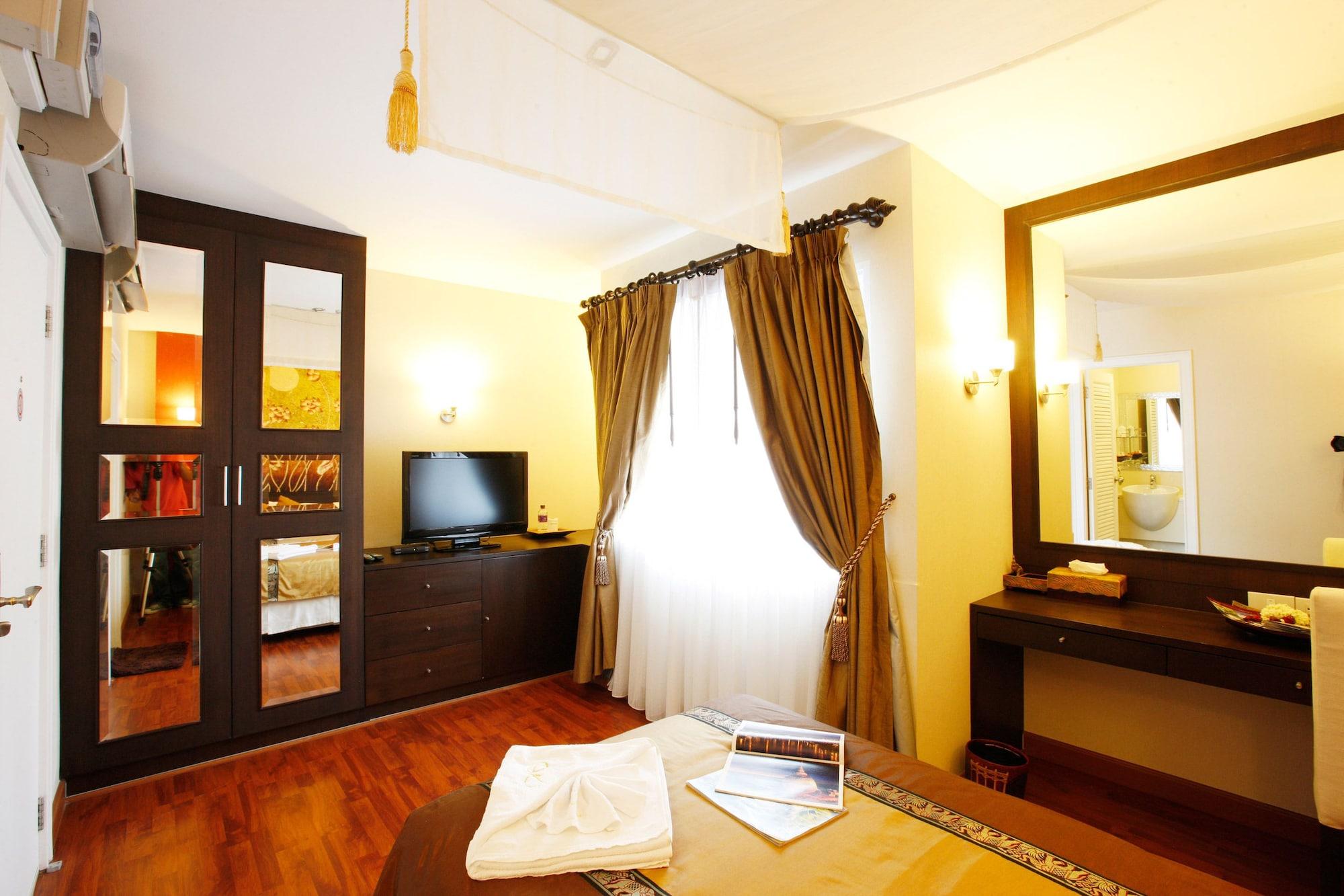 Khách sạn Mirth Sathorn