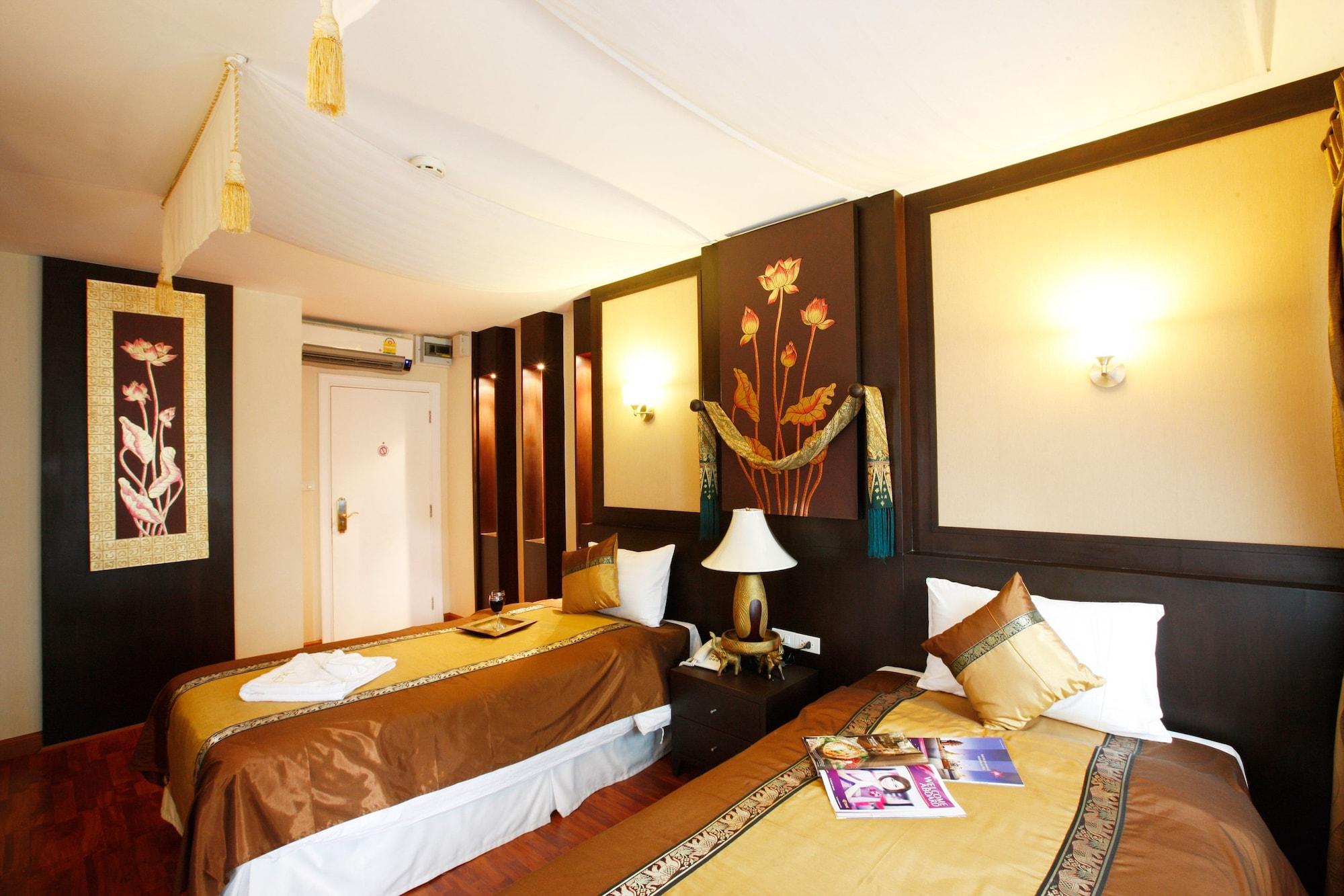 Khách sạn Mirth Sathorn Bangkok