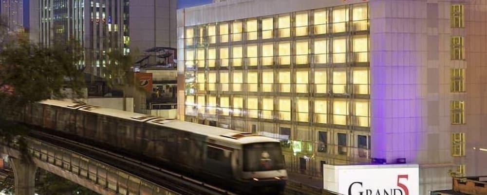 Grand 5 & Plaza Sukhumvit 4*