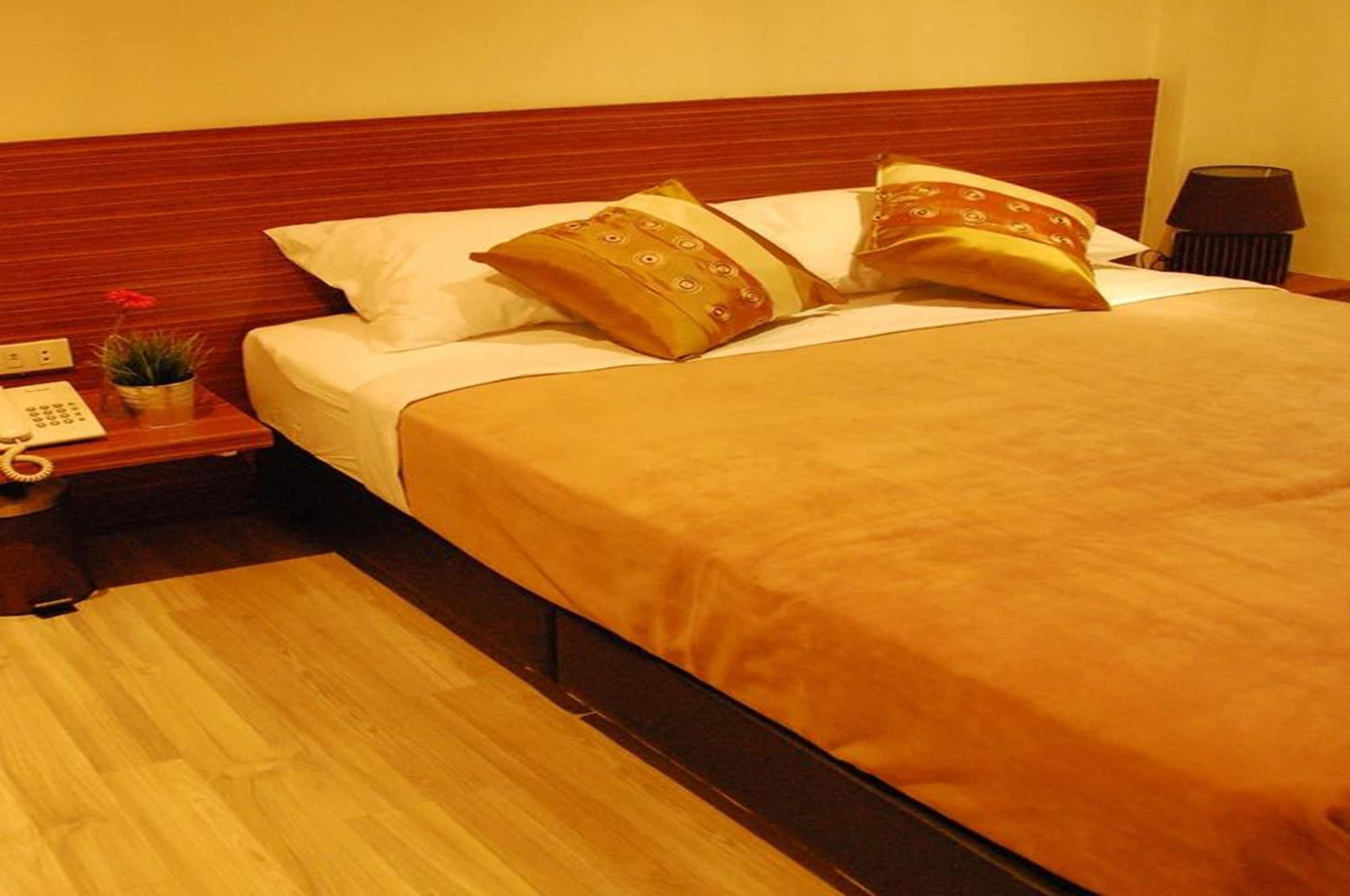 White House Asoke Sukhumvit 18 3*