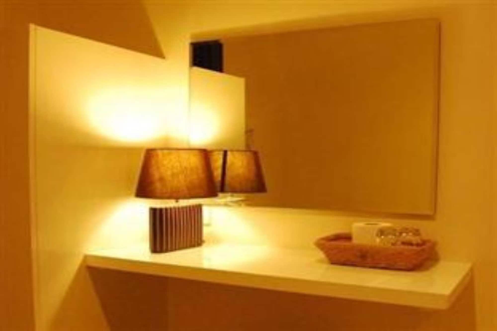 Hotel White House Asoke Sukhumvit 18