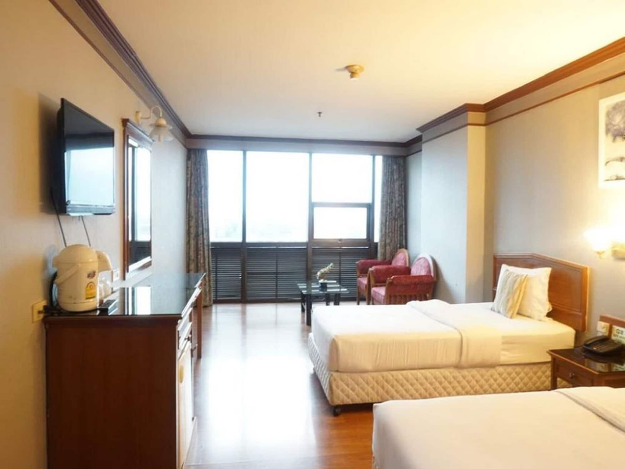Bay Srinakarin Hotel