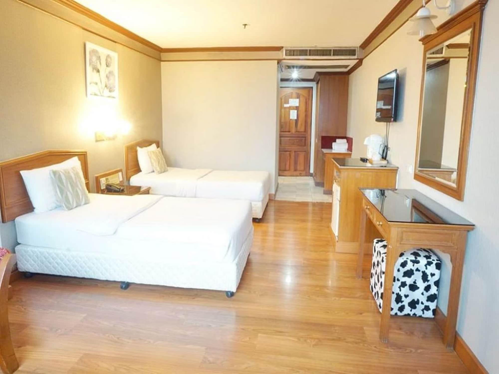 Bay Srinakarin Hotel 4*