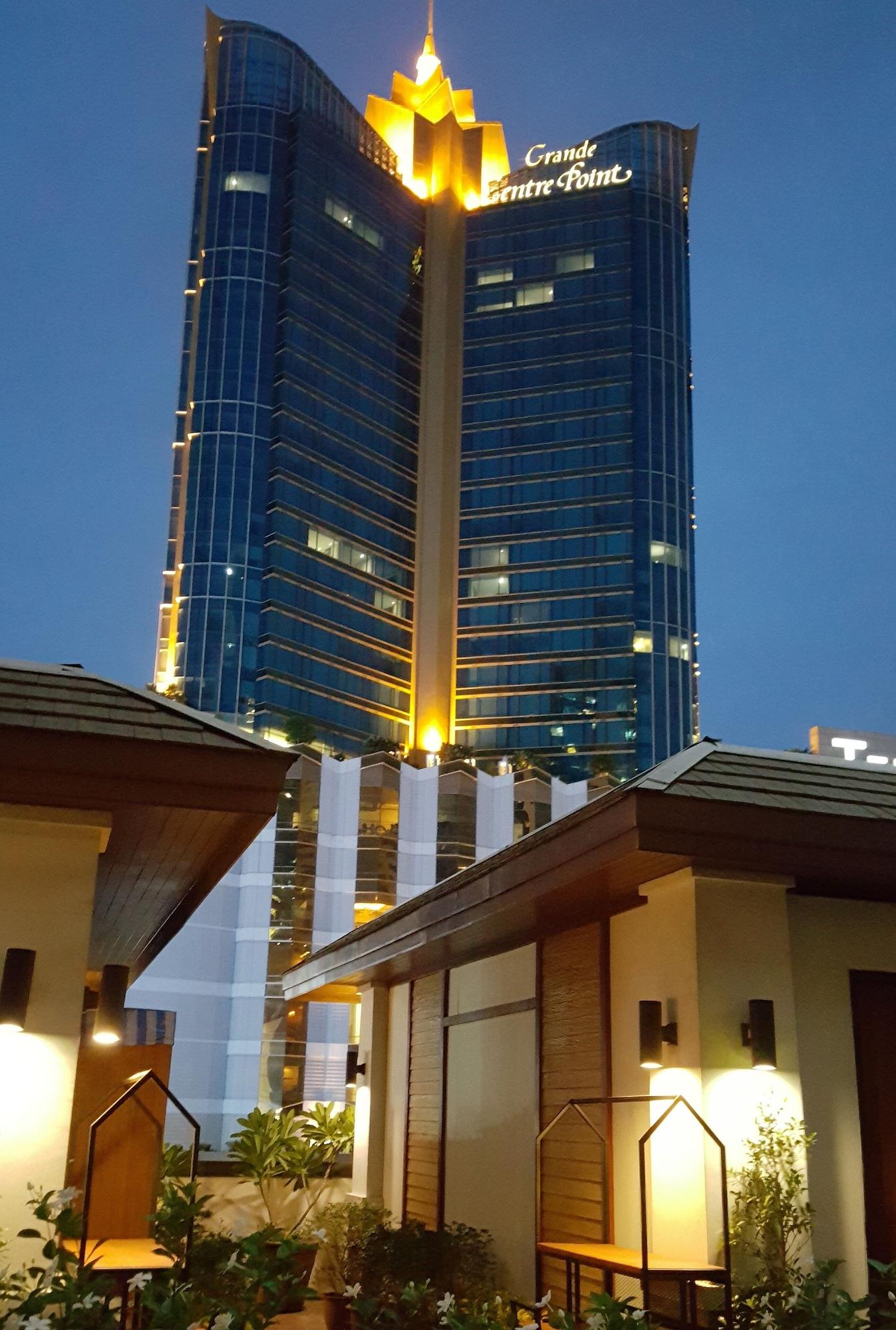 Khách sạn W 21