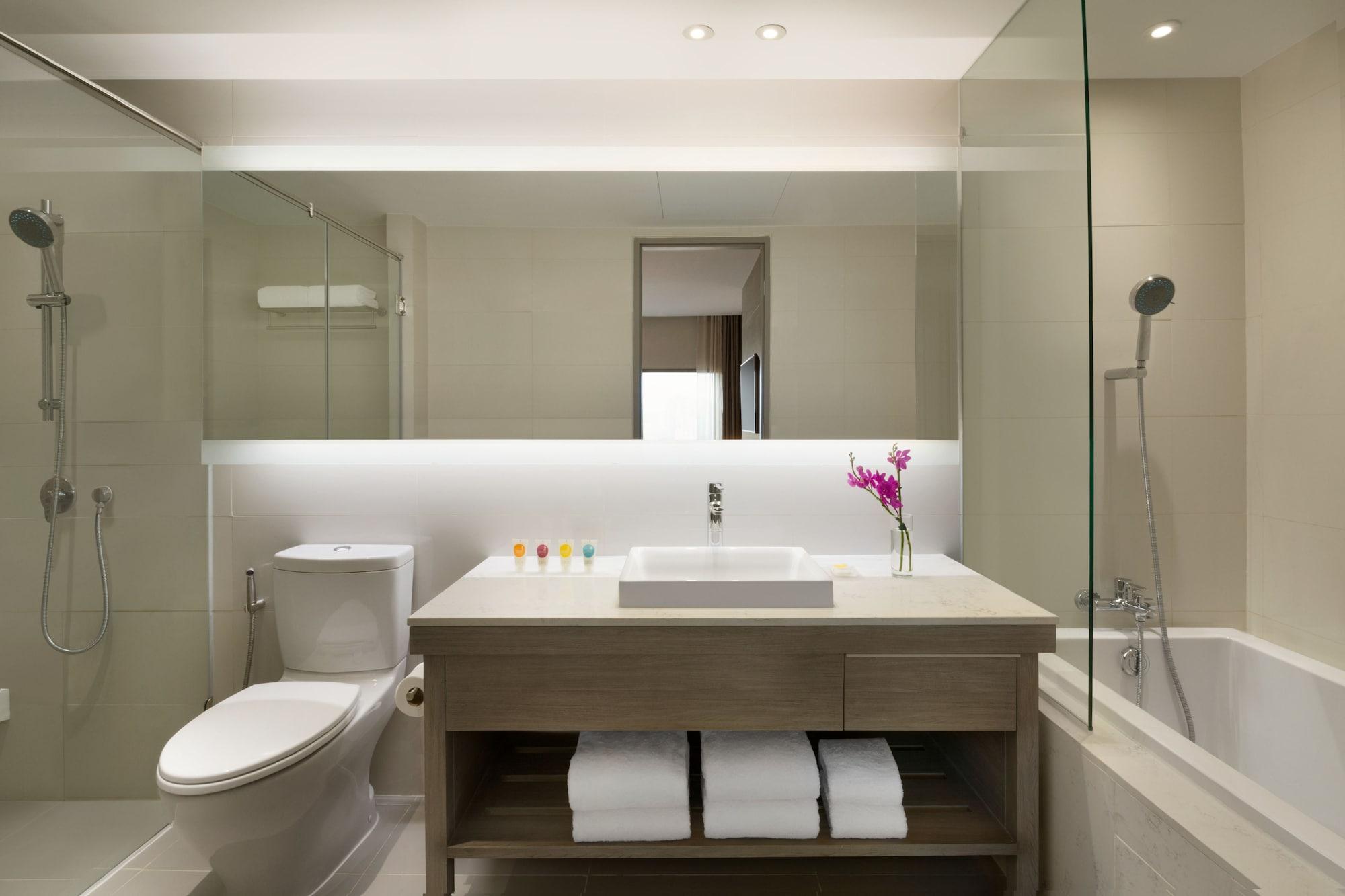 Hyatt Place Sukhumvit 24 Hotel 4*