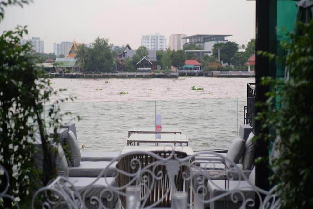 Khách sạn V Varee